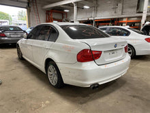 Load image into Gallery viewer, 2011 BMW 328i Floor Shifter - 1145843