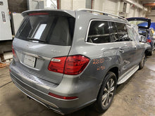 Load image into Gallery viewer, CENTER PILLAR CUT Gl350 Gl450 Gl550 GL63 AMG GLE300 DCP 12-19 Right - 1149278