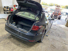 Load image into Gallery viewer, FRONT FENDER Volkswagen Jetta 11 12 13 14 15 16 Right - 1148666