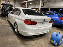 Load image into Gallery viewer, Console BMW 320i 328i 2013 13 - 1158910