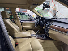 Load image into Gallery viewer, FRONT DOOR GLASS BMW X5 X5M 07 08 09 10 11 12 13 Left - 1163301