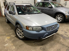 Load image into Gallery viewer, QUARTER PANEL CUT ASSEMBLY V70 01 02 03 04 - 07 Right - 1168124