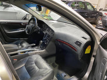 Load image into Gallery viewer, QUARTER PANEL CUT ASSEMBLY V70 01 02 03 04 - 07 Right - 1168124