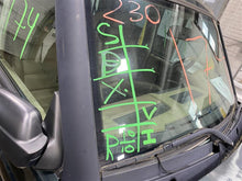 Load image into Gallery viewer, FRONT SPINDLE KNUCKLE Disco II Disco SD Discovery Rover 99-02 Right - 1283762