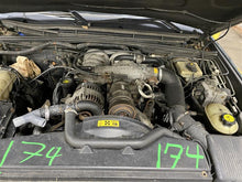 Load image into Gallery viewer, FRONT SPINDLE KNUCKLE Disco II Disco SD Discovery Rover 99-02 Right - 1283762