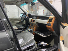 Load image into Gallery viewer, 2005 Land Rover Range Rover Floor Shifter - 1285318