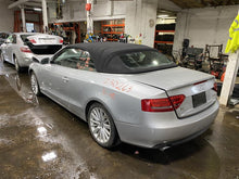 Load image into Gallery viewer, 2011 Audi A5 Floor Shifter - 1294268