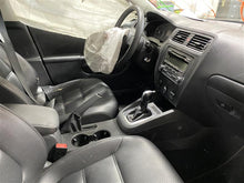 Load image into Gallery viewer, FRONT SPINDLE KNUCKLE Volkswagen Beetle Jetta 2011-2019 Left - 1296463