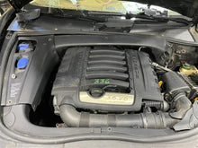 Load image into Gallery viewer, PLASTIC ENGINE COVER Porsche Cayenne 2009 09 - 1304299