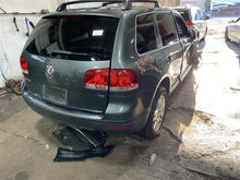 Load image into Gallery viewer, Fuel Filler Door Volkswagen Touareg 2005 05 - 1307679