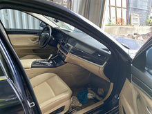 Load image into Gallery viewer, FRONT SPINDLE KNUCKLE 528i 535i 550i 640I 650i 11-17 AWD Right - 1311355