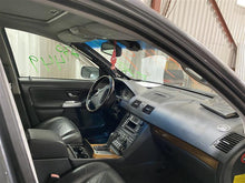 Load image into Gallery viewer, 2005 Volvo XC90 Floor Shifter - 1315084