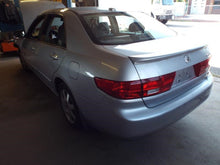 Load image into Gallery viewer, REAR HUB WITH SPINDLE Honda Accord 03 04 05 06 07 Right - MRK395166