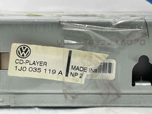 Load image into Gallery viewer, RADIO GOLF JETTA PASSAT 99 00 01 02 03 04 05 CD PLAYER - NW140155