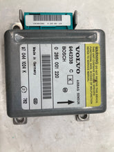 Load image into Gallery viewer, AIR BAG COMPUTER Volvo V70 1998 98 C70 S70 - NW39249