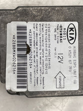 Load image into Gallery viewer, AIR BAG COMPUTER Kia Sedona 2002 02 2003 03 2004 04 05 - NW33359