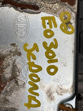 Load image into Gallery viewer, AIR BAG COMPUTER Kia Sedona 2002 02 2003 03 2004 04 05 - NW33359