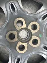 Load image into Gallery viewer, WHEEL RIM Range Rover 1998 98 1999 99 16x8 ALLOY 16x8, 5 lug - NW200949