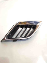 Load image into Gallery viewer, GRILL Saab 9-2X 2005 05 2006 06 Right - NW98698