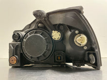 Load image into Gallery viewer, Headlight Lamp Assembly RIO 5 2003 - NW103046
