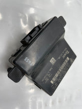 Load image into Gallery viewer, NETWORK CONTROL MODULE COMPUTER Porsche Cayenne 05 06 07 08 - NW36829