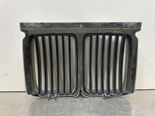 Load image into Gallery viewer, GRILL BMW 318i 325e 325i M3 84 85 86 87 88 89 - 93 - NW98110