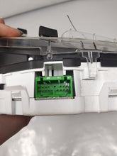 Load image into Gallery viewer, SPEEDOMETER CLUSTER Subaru Forester 2004 04 Auto - NW161784