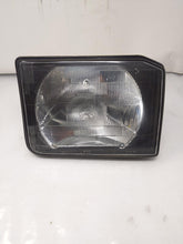 Load image into Gallery viewer, HEADLIGHT LAMP ASSEMBLY Rover Disco II Disco SD Discovery 99-02 Right - NW103494