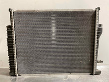 Load image into Gallery viewer, RADIATOR BMW 325i 325i 1988 88 1989 89 1990 90 19991 91 1992 92 93 Auto - NW131946