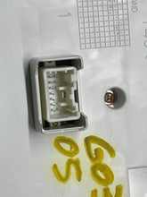 Load image into Gallery viewer, SPEEDOMETER CLUSTER Volvo S60 S80 V70 05 06 07 08 - NW162408