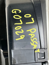 Load image into Gallery viewer, SPEEDOMETER CLUSTER Volkswagen Passat 2006 06 2007 07 - NW162234