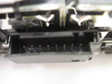 Load image into Gallery viewer, Console BMW 330i 330xi 2004 04 - 667158