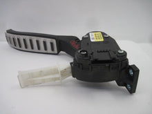 Load image into Gallery viewer, ELECTRONIC PEDAL ASSEMBLY Porsche Cayenne 2004 04 - 681341
