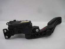 Load image into Gallery viewer, ELECTRONIC PEDAL ASSEMBLY Porsche Cayenne 2004 04 - 681341