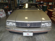 Load image into Gallery viewer, Grille Oldsmobile Allante 1990 - NW97855