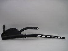 Load image into Gallery viewer, WIPER ARMS PAIR 645CI 2004 04 - 689155