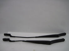 Load image into Gallery viewer, WIPER ARMS PAIR Volkswagen Passat 2006 06 - 714424