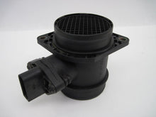 Load image into Gallery viewer, Mass Air Flow Sensor Meter MAF A4 TT Beetle Golf Golf Cabriolet 00-07 - 717768