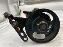 Load image into Gallery viewer, POWER STEERING PUMP Kia Rio 2001 01 2002 02 03 04 05 - NW163591