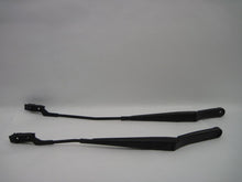 Load image into Gallery viewer, WIPER ARMS PAIR Volkswagen Passat 2006 06 - 726771