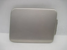 Load image into Gallery viewer, Fuel Filler Door Discovery 2001 01 - 742144
