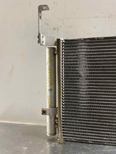 Load image into Gallery viewer, AC CONDENSOR HYUNDAI SANTA FE 2001 02 03 04 05 06 - NW43804