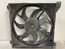 Load image into Gallery viewer, RADIATOR FAN ASSEMBLY HYUNDAI SANATA FE 01 02 03 - 06 - NW63911
