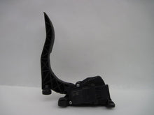 Load image into Gallery viewer, ELECTRONIC PEDAL ASSEMBLY Audi A6 2005 05 - 762876