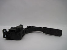 Load image into Gallery viewer, ELECTRONIC PEDAL ASSEMBLY Audi A6 2005 05 - 762876