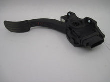 Load image into Gallery viewer, ELECTRONIC PEDAL ASSEMBLY Volvo XC70 2008 08 - 782377