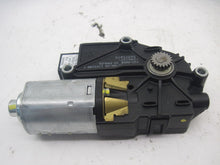 Load image into Gallery viewer, SUNROOF MOTOR Volvo S80 2007 07 - 807636