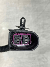 Load image into Gallery viewer, AIR INJECTION PUMP SMOG Cayenne 2003 03 2004 04 2005 05 2006 06 Right - NW8253