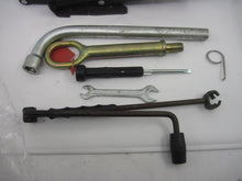 Load image into Gallery viewer, JACK AND TOOLS Volkswagen Beetle 2001 01 - 838621
