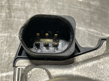 Load image into Gallery viewer, THROTTLE BODY AUDI A4 A6 PASSAT 2000 00 01 02 03 - 05 - NW177713
